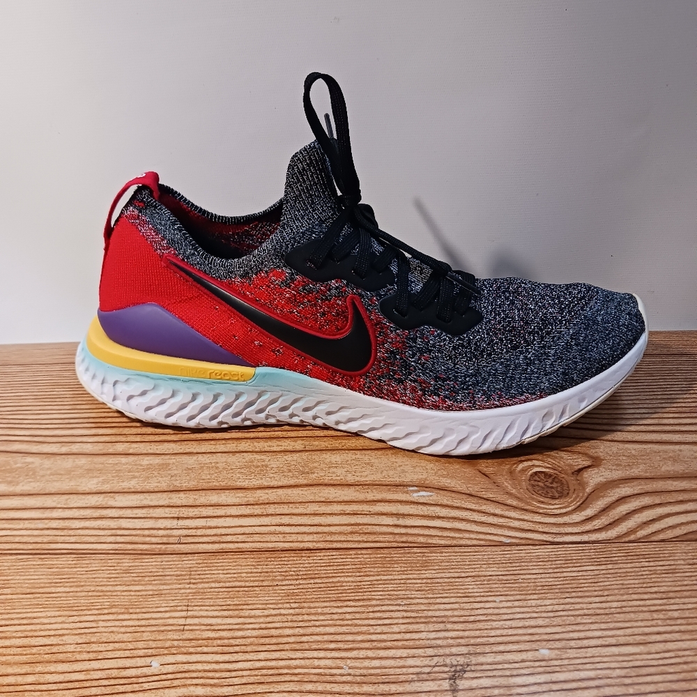 NIKE